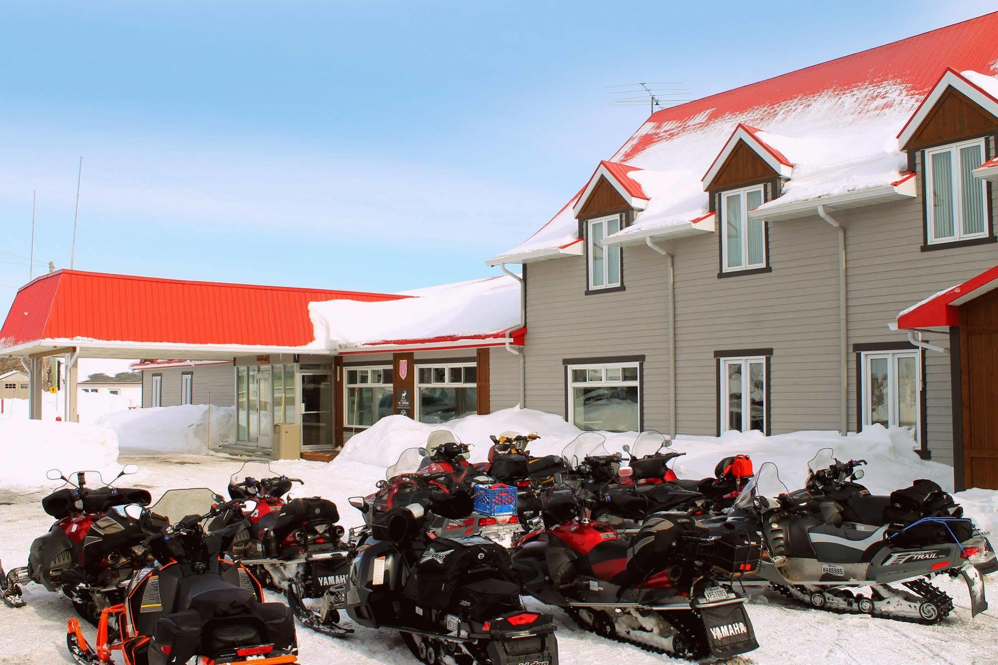 Auberge Le Caribou Riviere-au-Renard Exterior foto